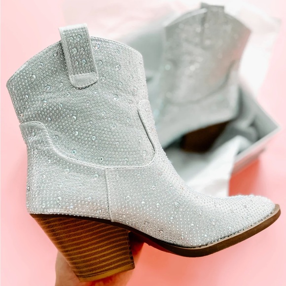 NEW Silver Western Style Bedazzled Cowboy Ankle Boots - Picture 9 of 16